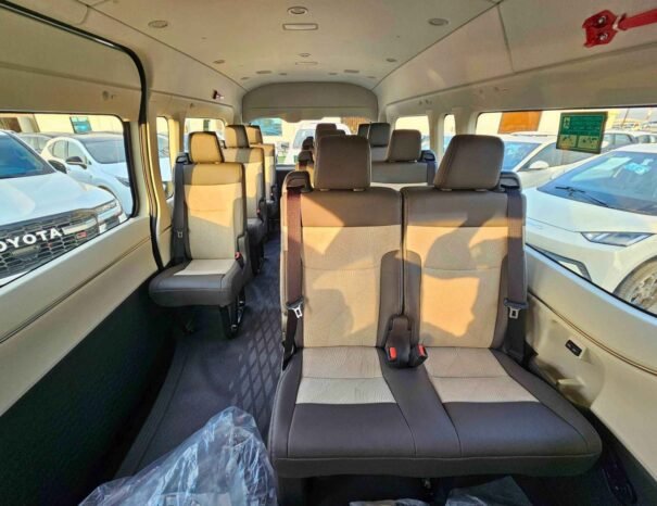 TOYOTA HIACE Image 16