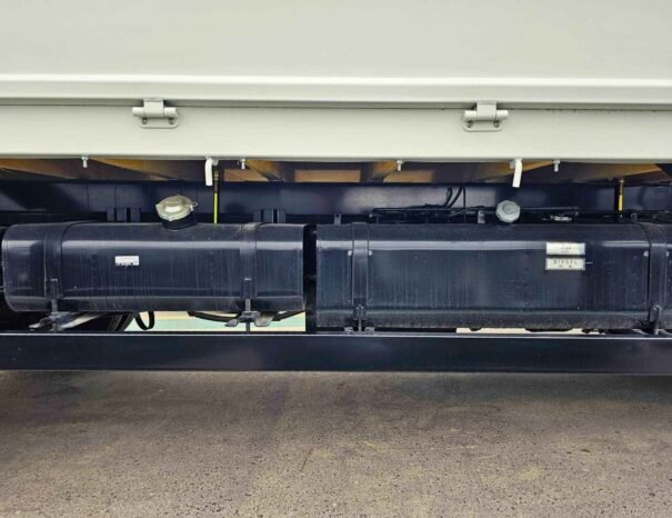 MITSUBISHI FUSO Image 22