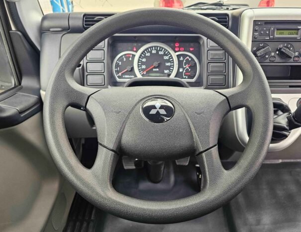 MITSUBISHI FUSO Image 12
