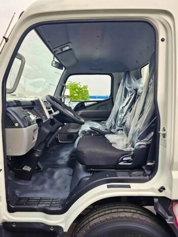 MITSUBISHI FUSO Image 19
