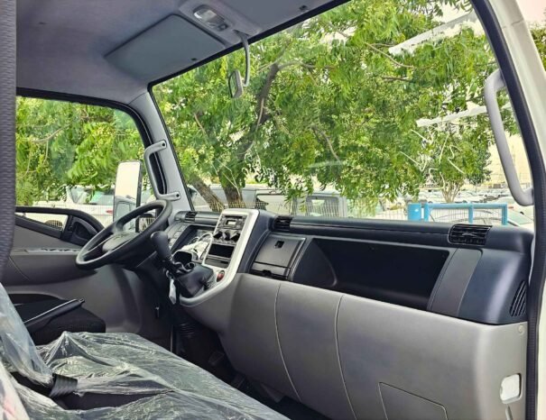 MITSUBISHI FUSO Image 21