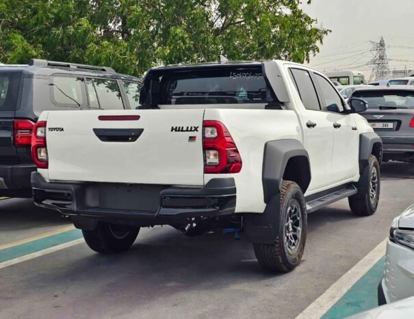TOYOTA HILUX Image 12