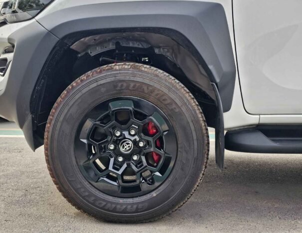 TOYOTA HILUX Image 10