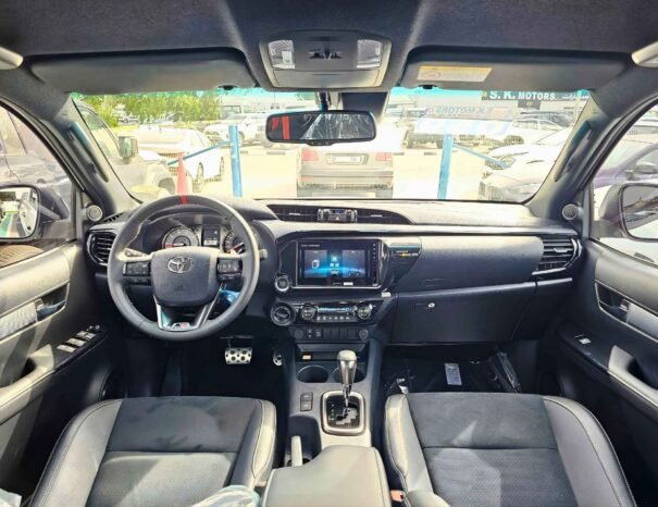 TOYOTA HILUX Image 5