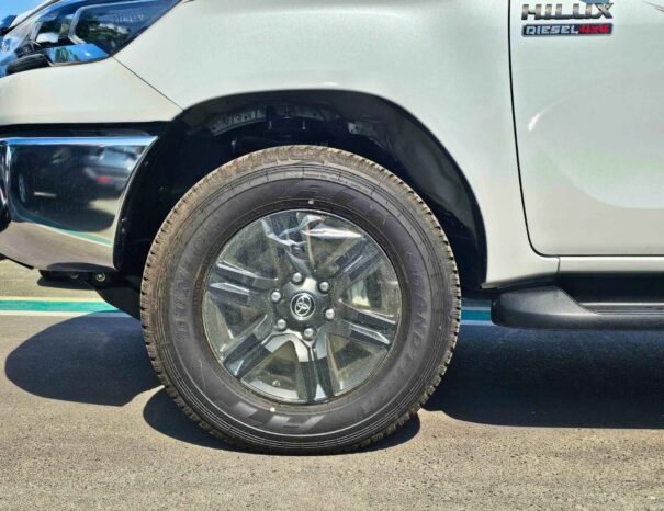 TOYOTA HILUX Image 8