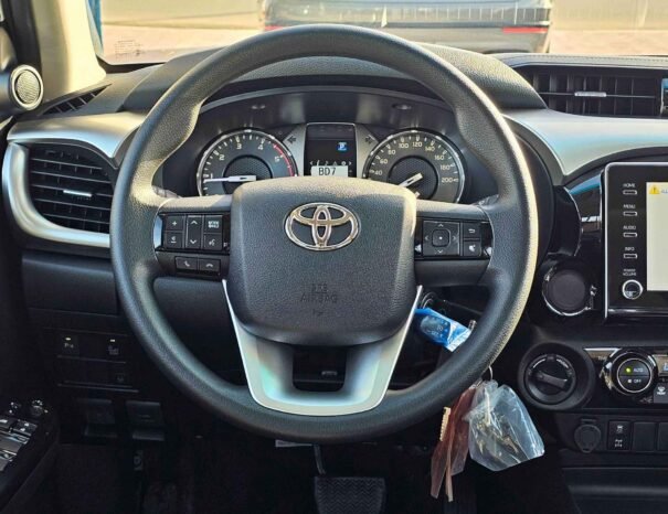 TOYOTA HILUX Image 2