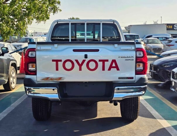 TOYOTA HILUX Image 9