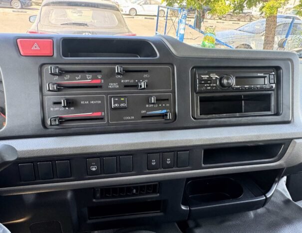 TOYOTA COASTER Image 7