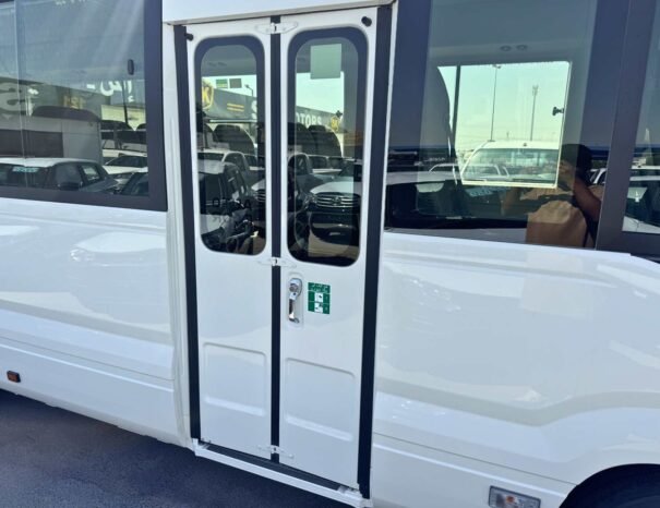 TOYOTA COASTER Image 6