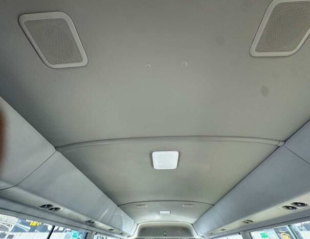 TOYOTA COASTER Image 5