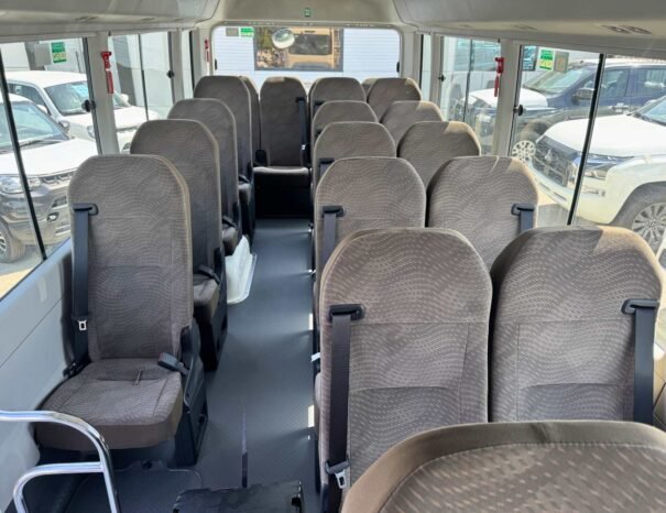 TOYOTA COASTER Image 4