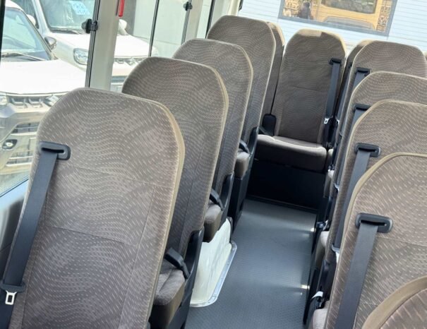 TOYOTA COASTER Image 3