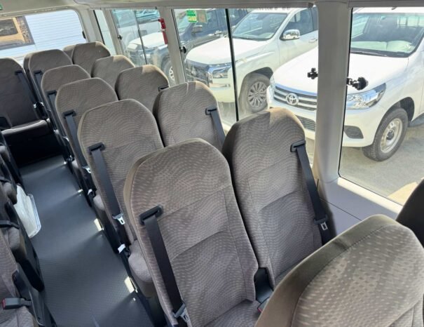 TOYOTA COASTER Image 2