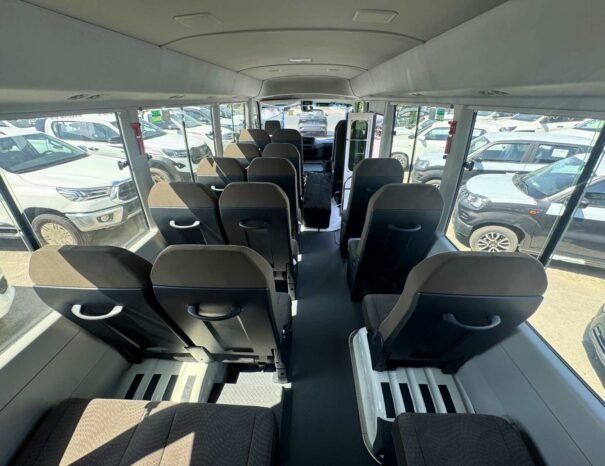 TOYOTA COASTER Image 18