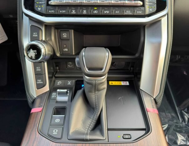 TOYOTA LANDCRUISER Image 6