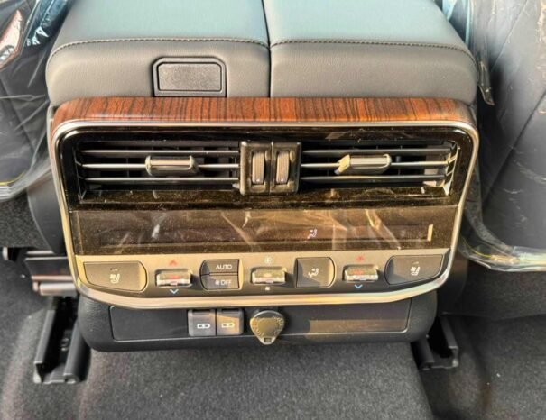 TOYOTA LANDCRUISER Image 8