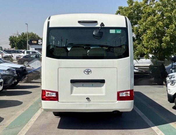 TOYOTA COASTER Image 15