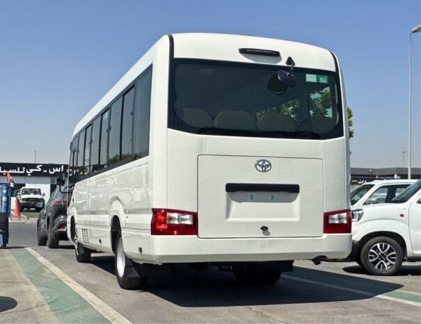 TOYOTA COASTER Image 14