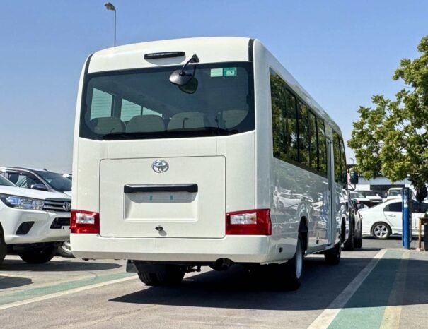 TOYOTA COASTER Image 13