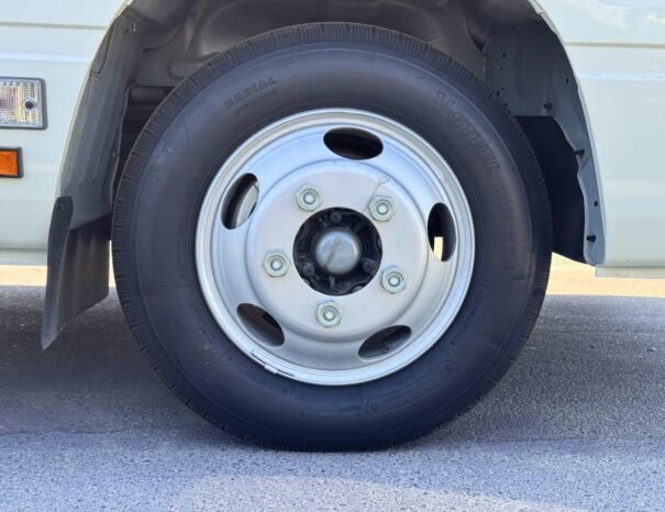 TOYOTA COASTER Image 12