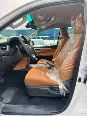 TOYOTA FORTUNER Image 22