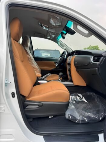 TOYOTA FORTUNER Image 13