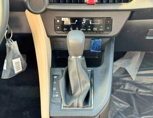 TOYOTA YARIS Image 4