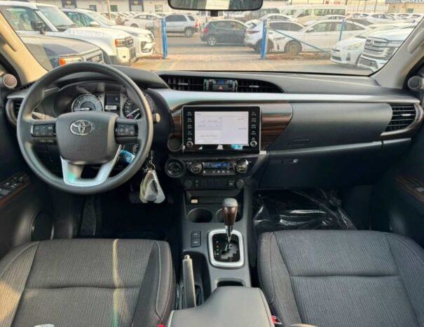 TOYOTA HILUX Image 8