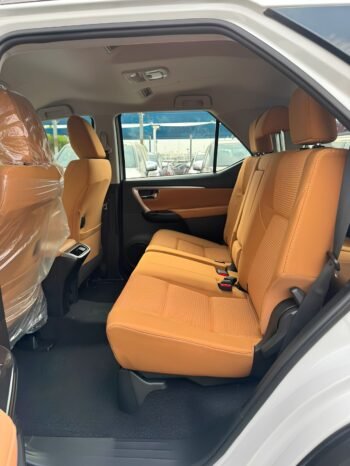 TOYOTA FORTUNER Image 12