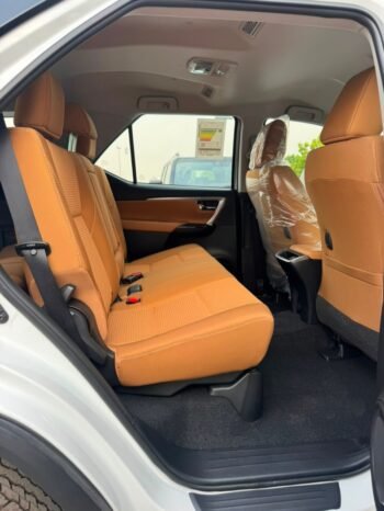 TOYOTA FORTUNER Image 11