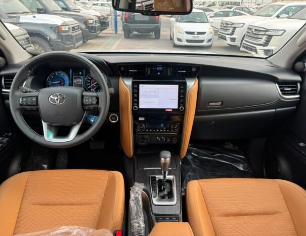 TOYOTA FORTUNER Image 3