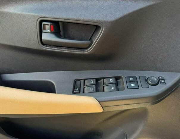 TOYOTA YARIS Image 2