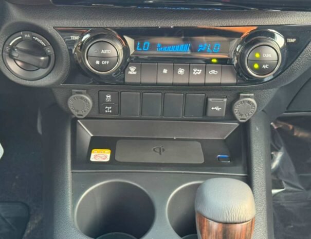TOYOTA HILUX Image 4