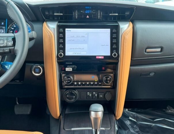 TOYOTA FORTUNER Image 4