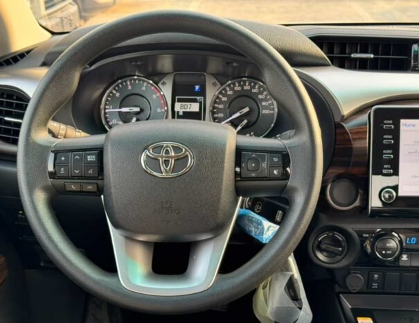 TOYOTA HILUX Image 7