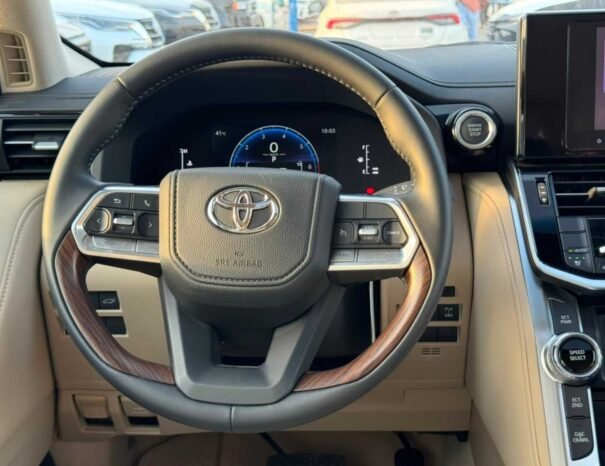 TOYOTA LANDCRUISER Image 7