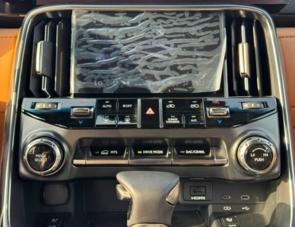 LEXUS LX 600 Image 3