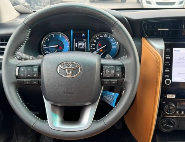 TOYOTA FORTUNER Image 8
