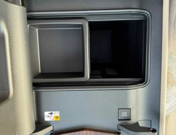 TOYOTA LANDCRUISER Image 3
