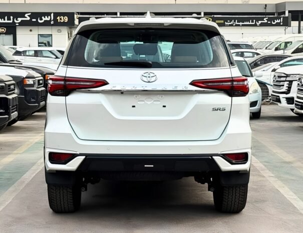 TOYOTA FORTUNER Image 16