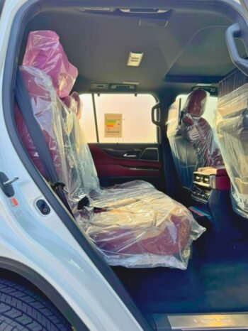 LEXUS LX700 Image 13