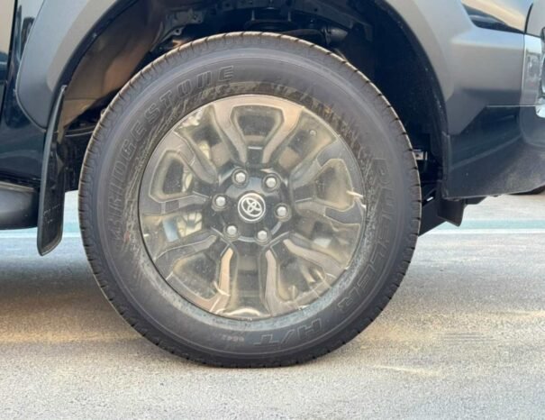 TOYOTA HILUX Image 11