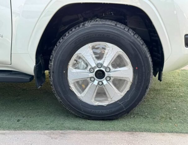 TOYOTA LANDCRUISER Image 17