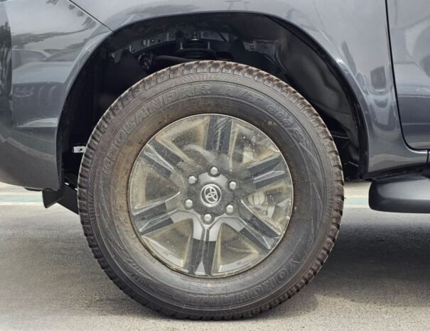 TOYOTA HILUX Image 12
