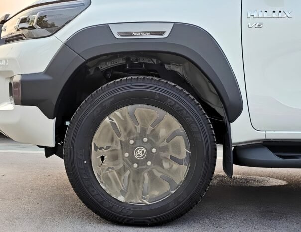 TOYOTA HILUX Image 19