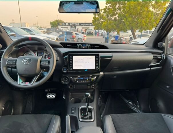 TOYOTA HILUX Image 2
