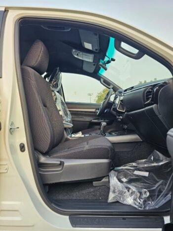TOYOTA HILUX Image 12