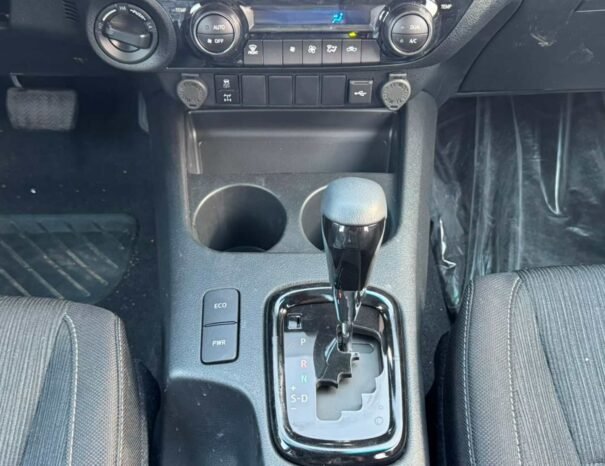 TOYOTA HILUX Image 4