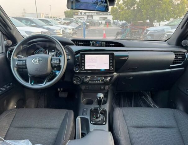 TOYOTA HILUX Image 8
