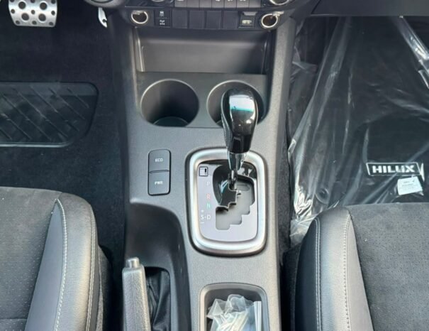 TOYOTA HILUX Image 4